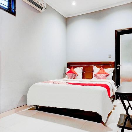 Oyo 90438 Mampang 34 Residence Джакарта Экстерьер фото