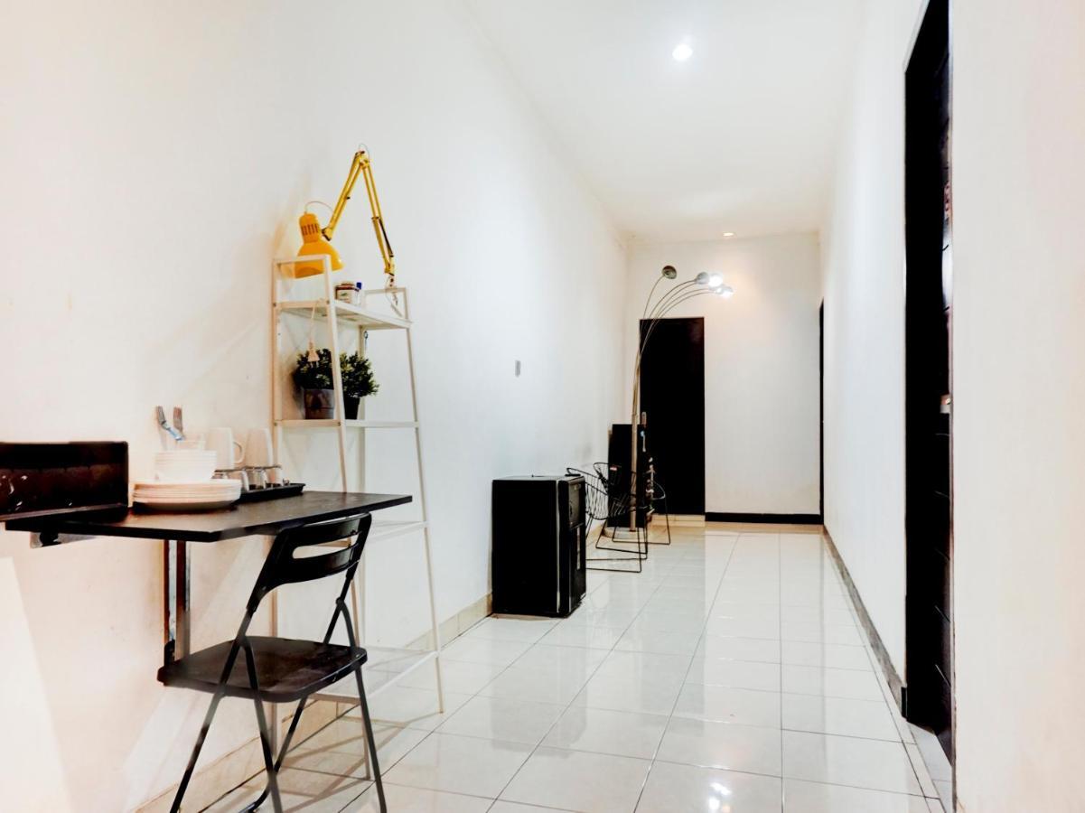 Oyo 90438 Mampang 34 Residence Джакарта Экстерьер фото